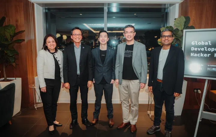 Ong Chen Hui, Assistant CEO, Infocomm Media Development Authority of Singapore, Russell Tham, Joint Head, Enterprise Development Group (Singapore); Head, Strategic Development, Temasek, Ng Yi Ming, CEO, Tribe, Lew Chuen Hong, CEO, Infocomm Media Development Authority of Singapore, Pradyumna Agrawal, Managing Director, Temasek. Image source: Tribe.