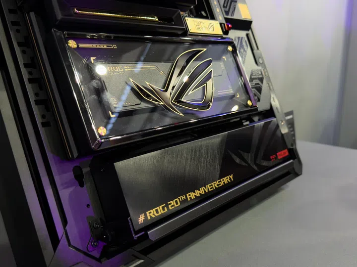 ROG GR20 Edition 20 case