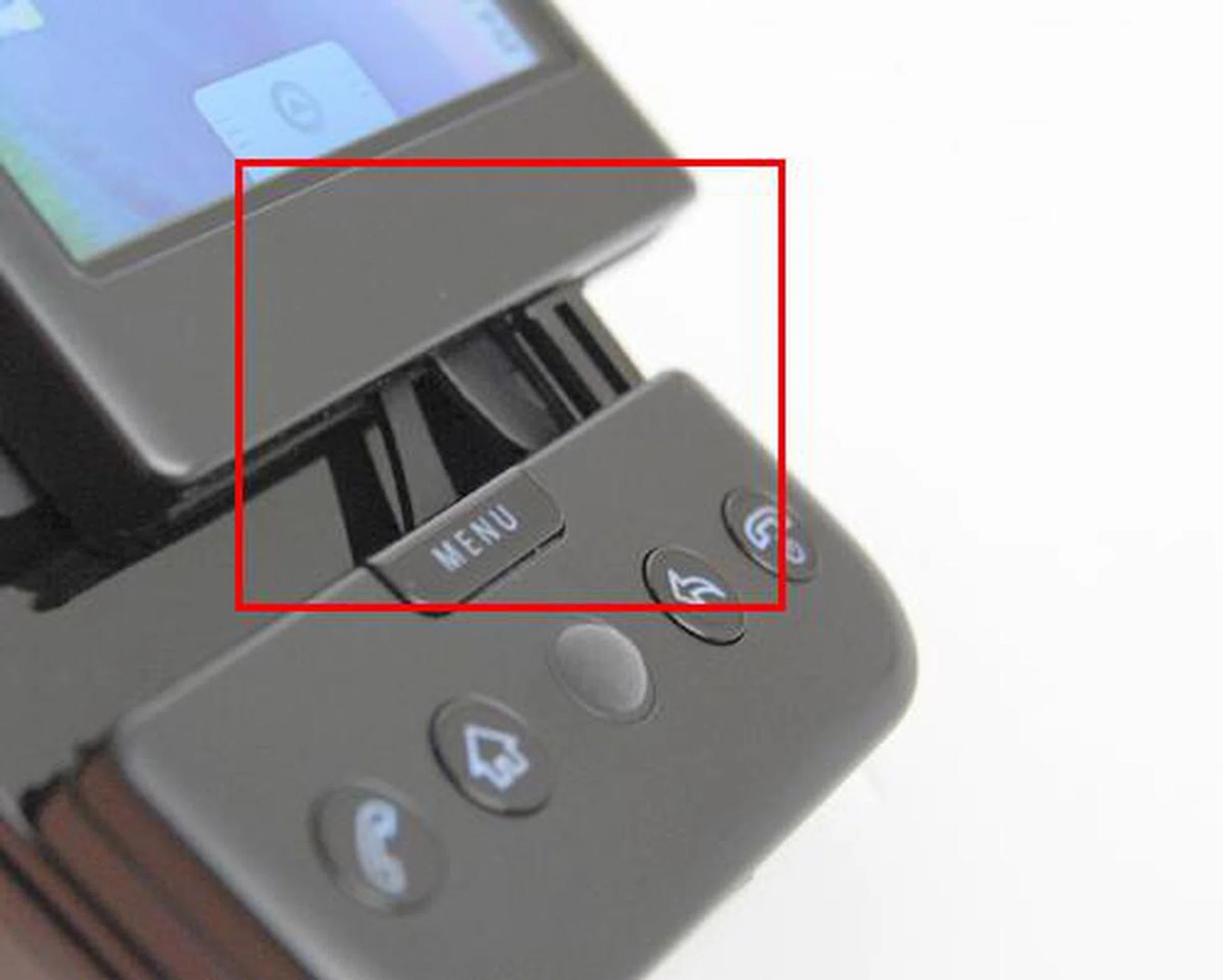 The single hinge illustrated here gave us food for thought on whether rough usage will compromise the device's durability.