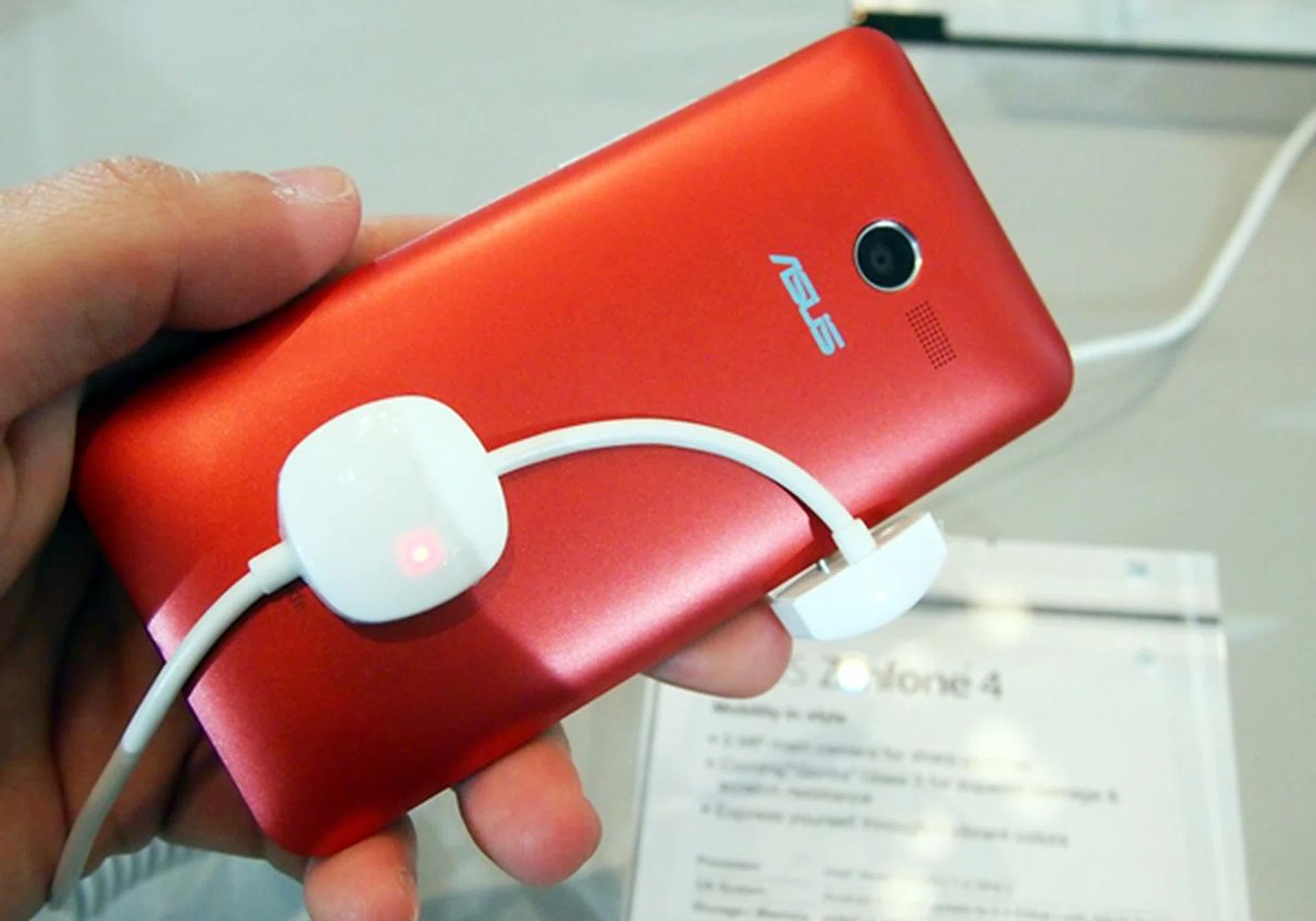 ASUS has done a good job with the design and build quality of the ZenFone 4.