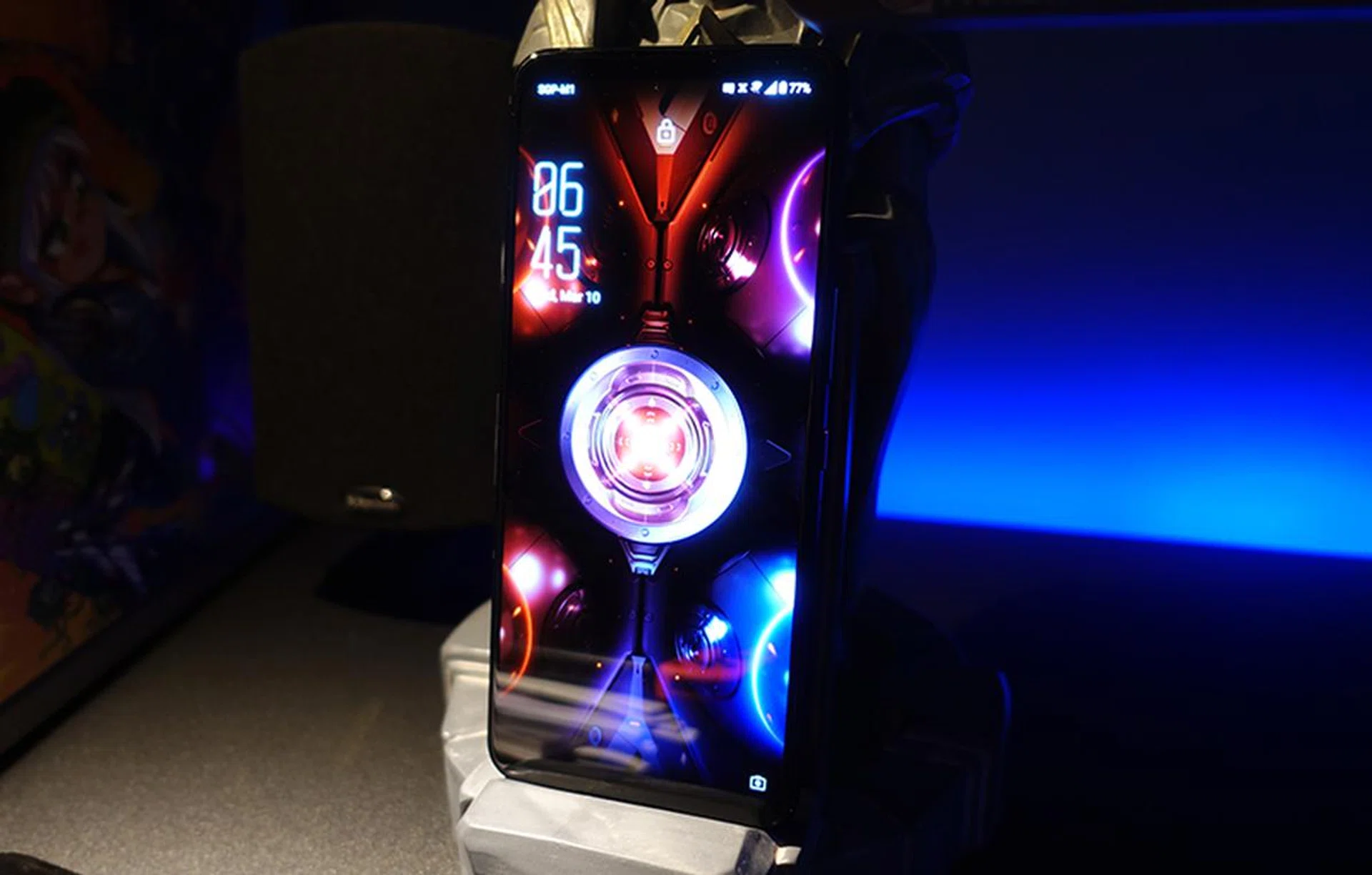 The 6.78-inch FHD+ display may be on the large side, but makes mobile gaming comfortable when playing games in landscape mode.