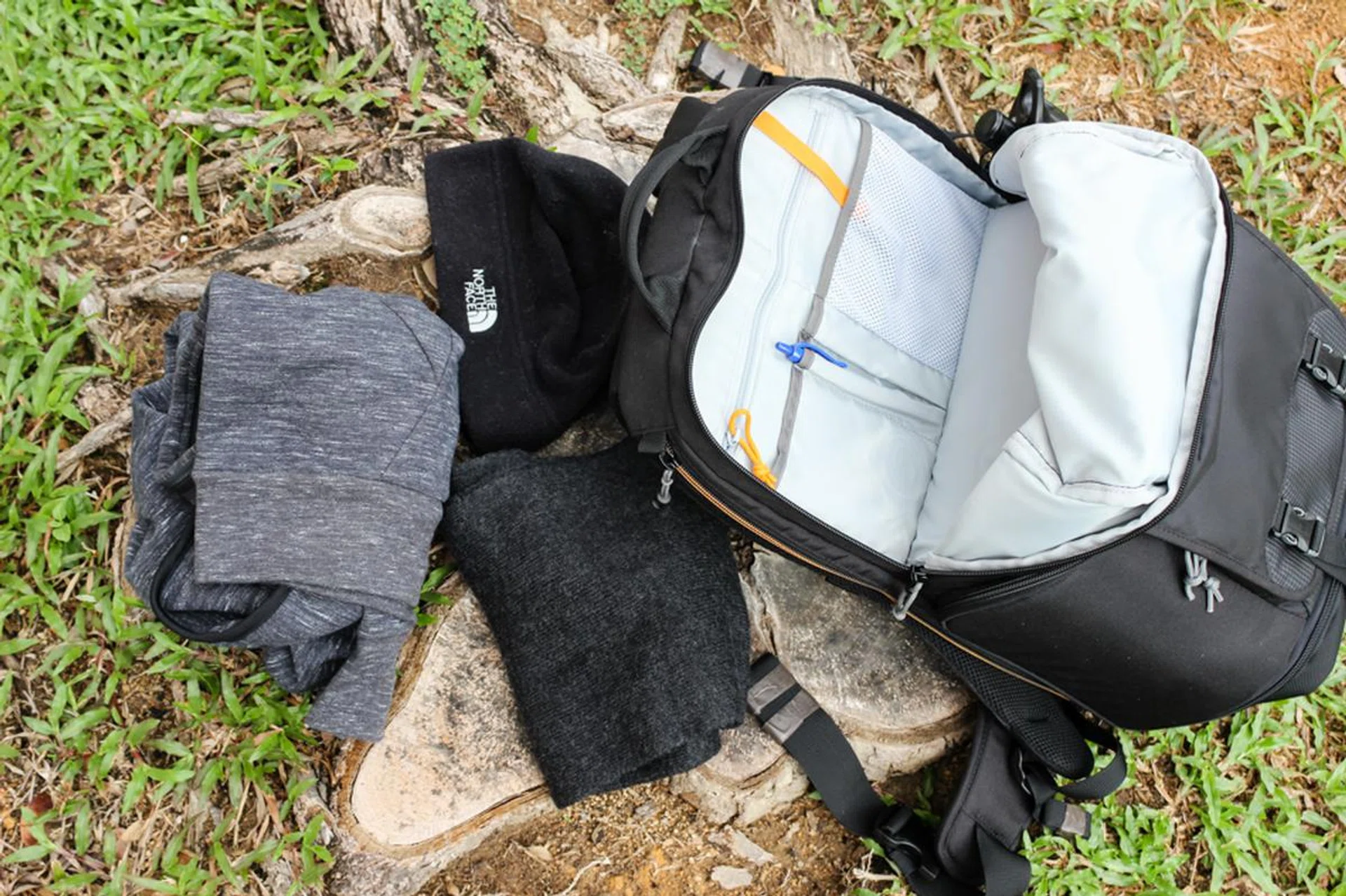 Sample carry: An L-size jacket, a beanie and a thick scarf. I could still fit my gloves in there as well.