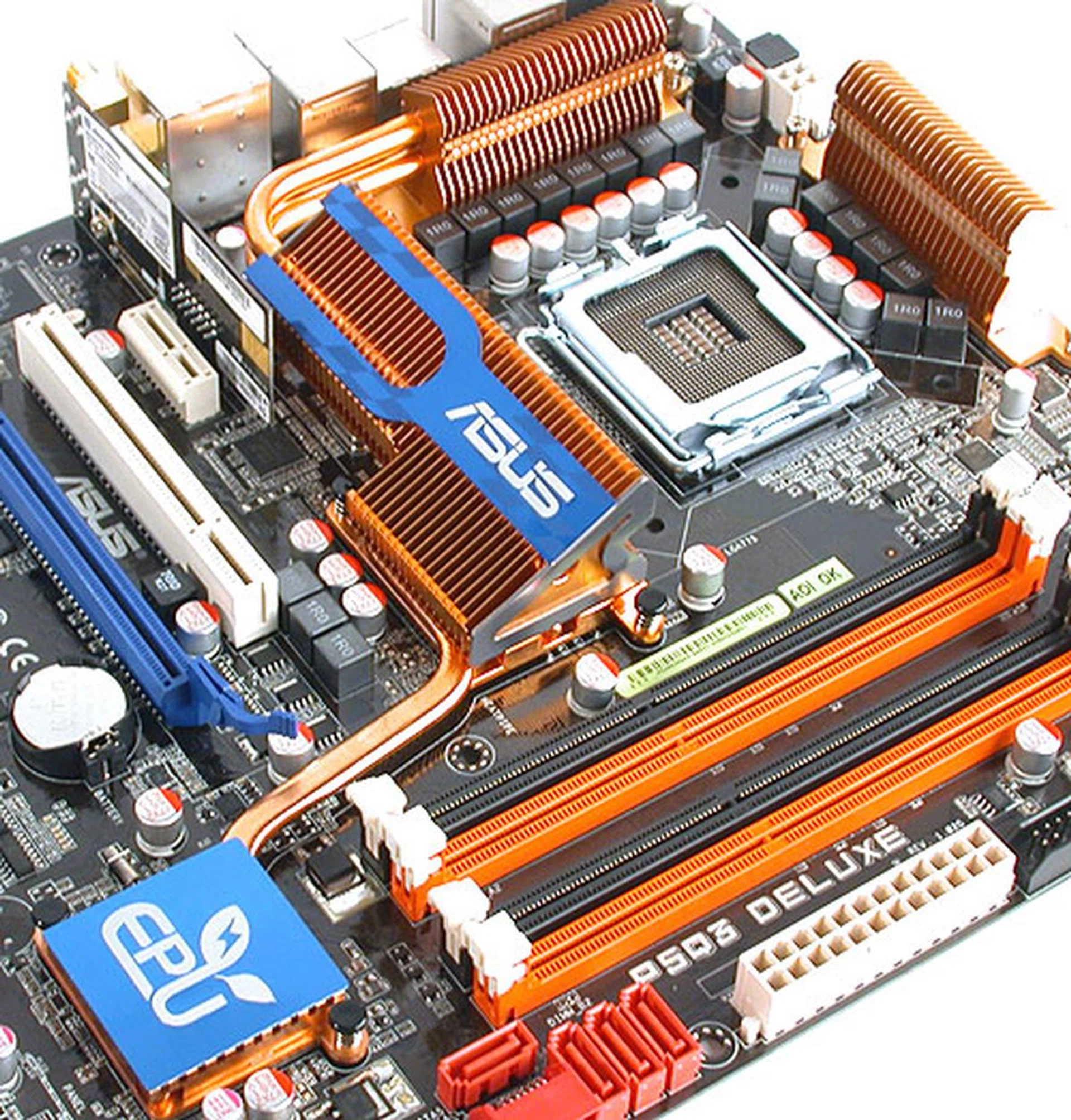 With the P45 chipset using the 65nm manufacturing process, the dual heat pipe passive copper cooler on this ASUS board is relatively cool to the touch during operation.