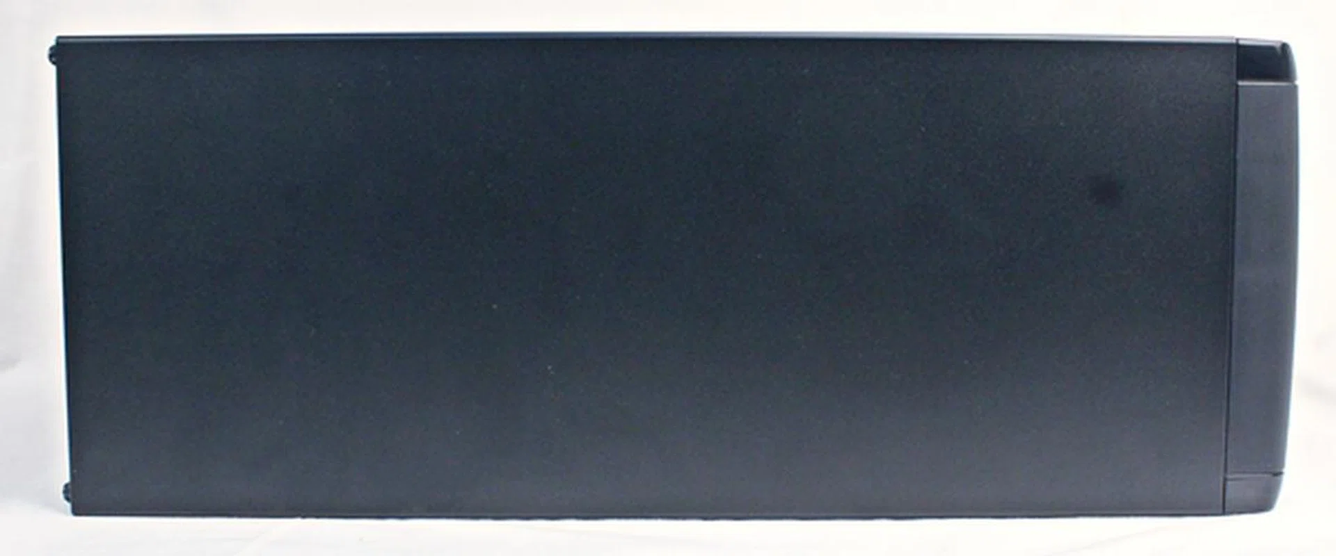 The top of the chassis is a steel top with a matte back finish; there are no accessories like a storage tray or any cooling options.