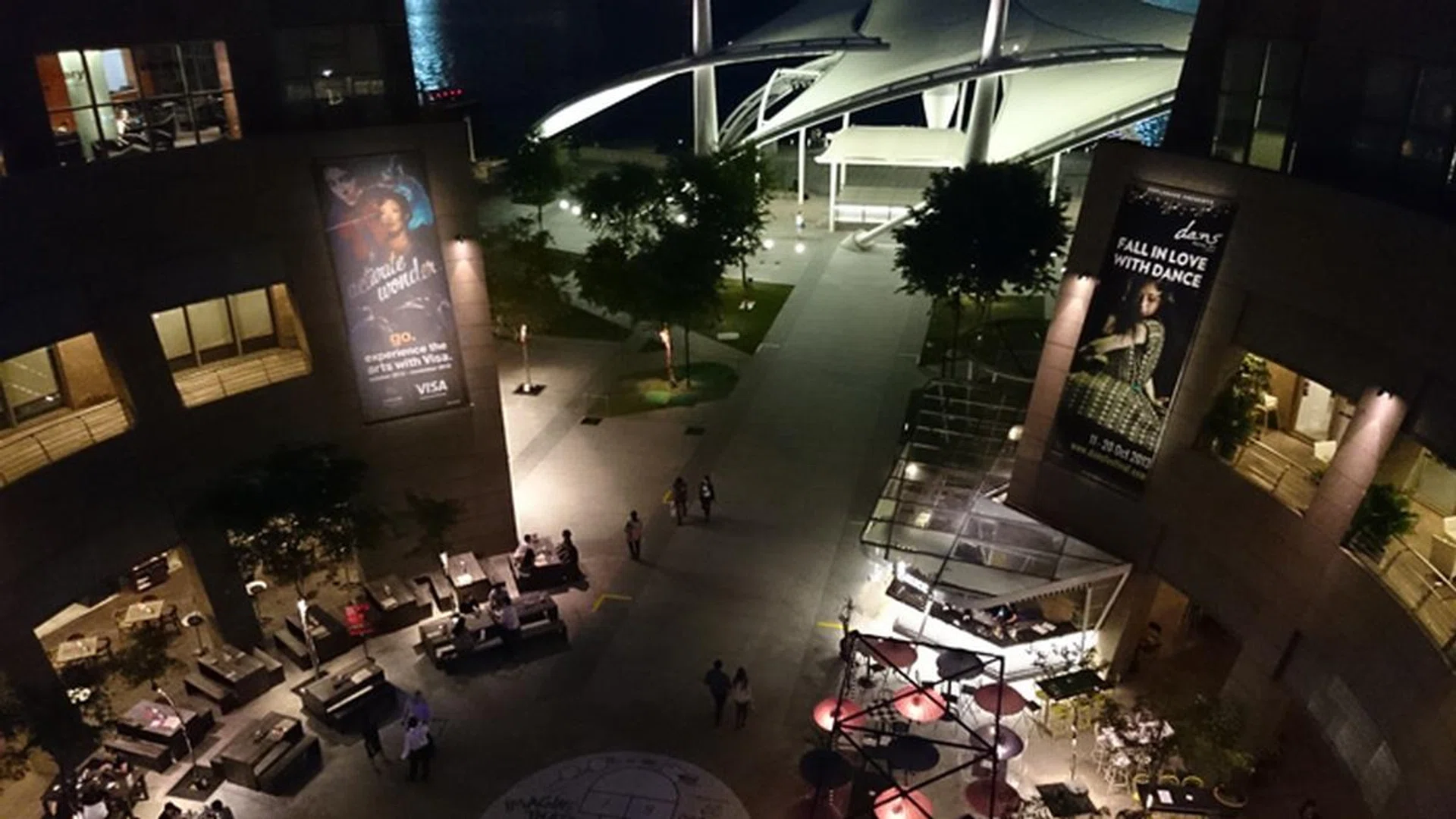 Sony Z1, 8MP, f/2 at 27mm, 1/16 sec, ISO 800.