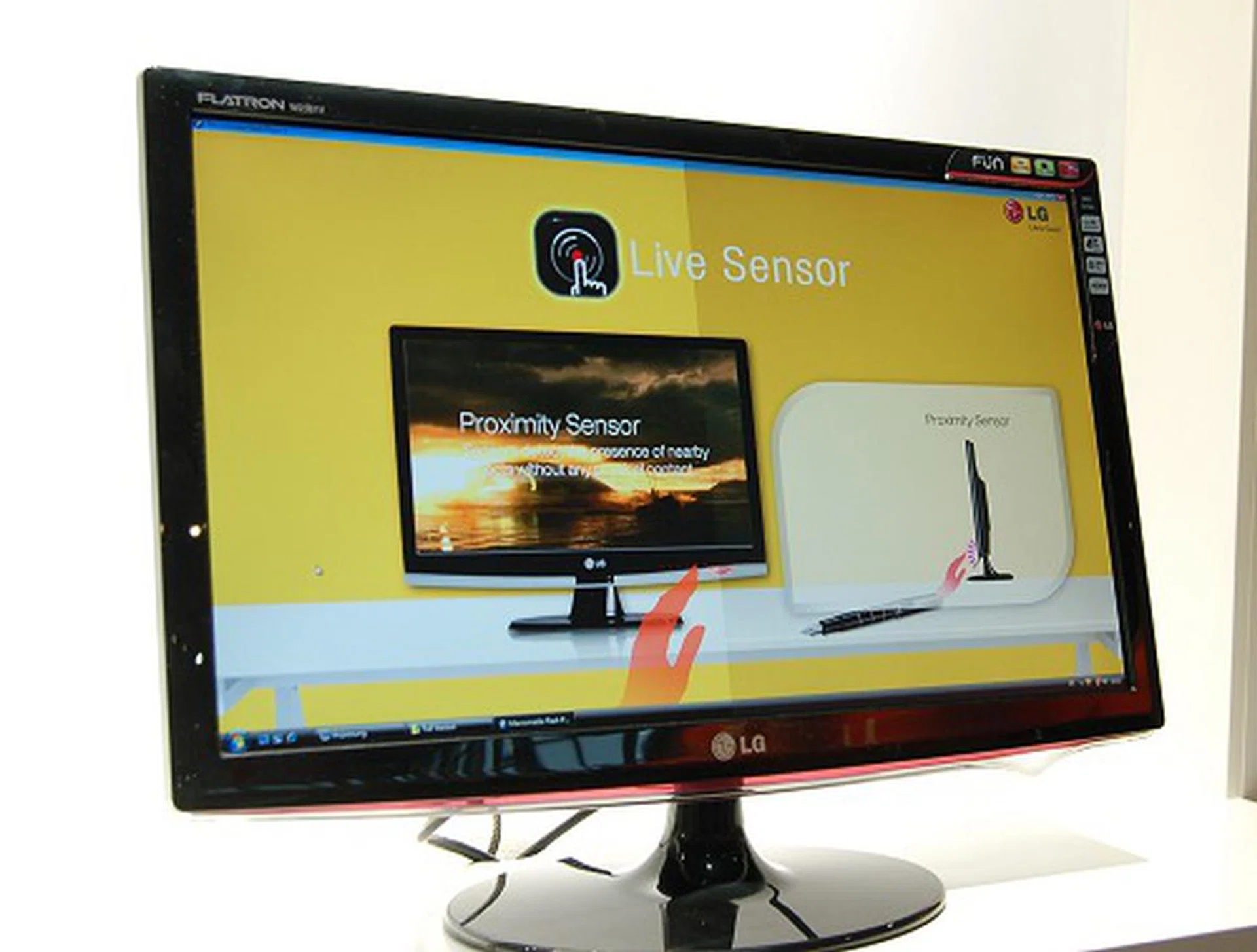  The W2361V is a close cousin of the above W2443T and is coming out earlier in April with better specs such as a 2ms (GTS) response time and 50000:1 dynamic contrast ratio.  