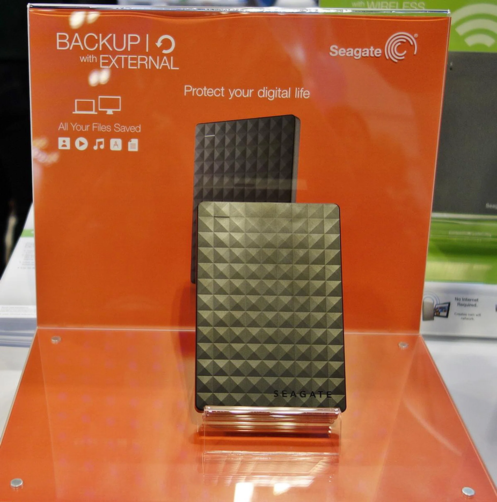 The Seagate Expansion portable USB 3.0 HDD, with a capacity of 500GB, retails at S$50. It's limited to 100 sets per day!