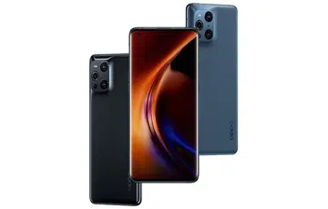 Oppo Find X3 Pro in Gloss Black (left) and Blue (right).