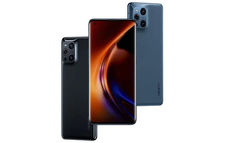 Oppo Find X3 Pro in Gloss Black (left) and Blue (right).