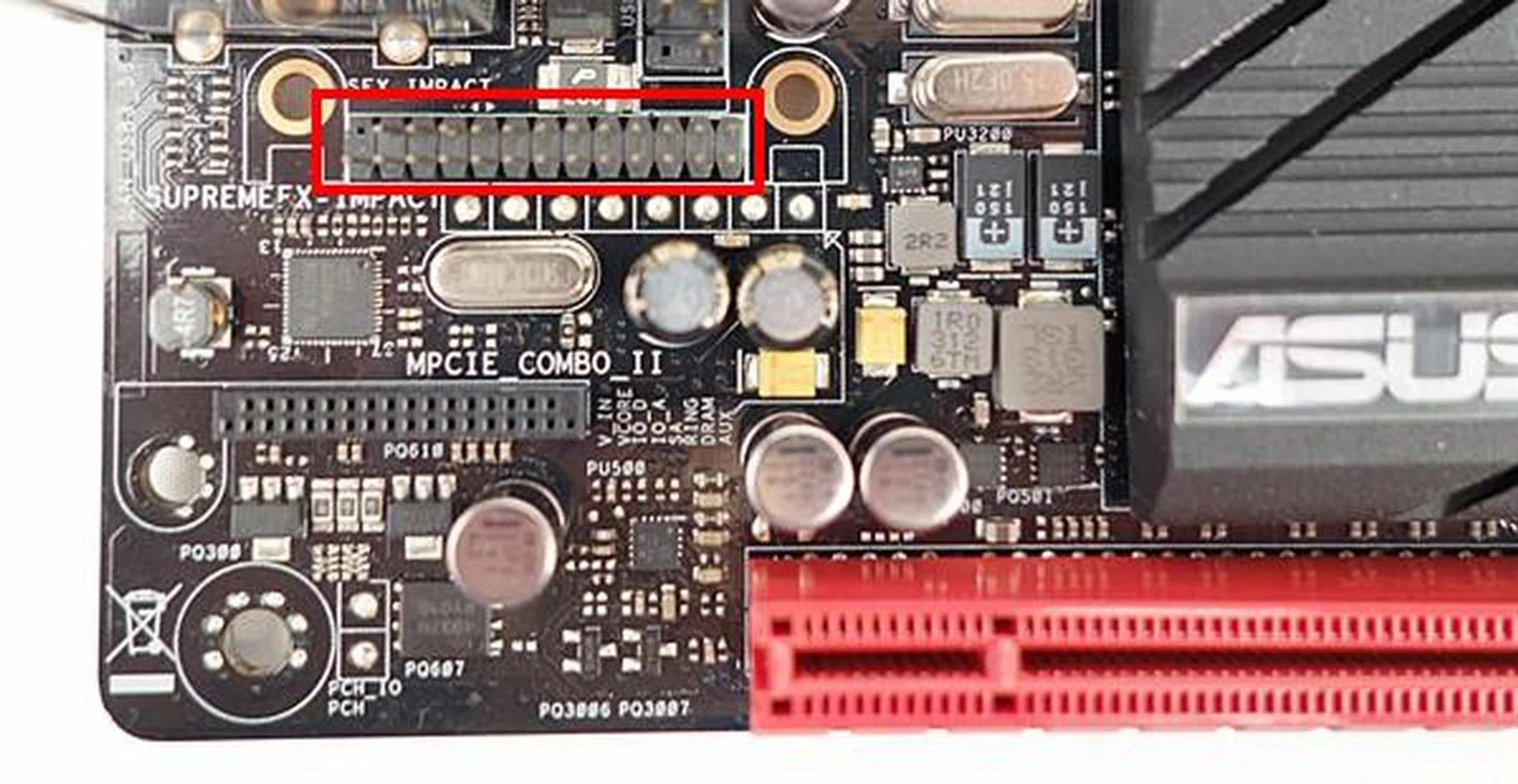 The connector is highlighted by the red frame. Incidentally, the ROG ProbeIt points are located just next to the connector.