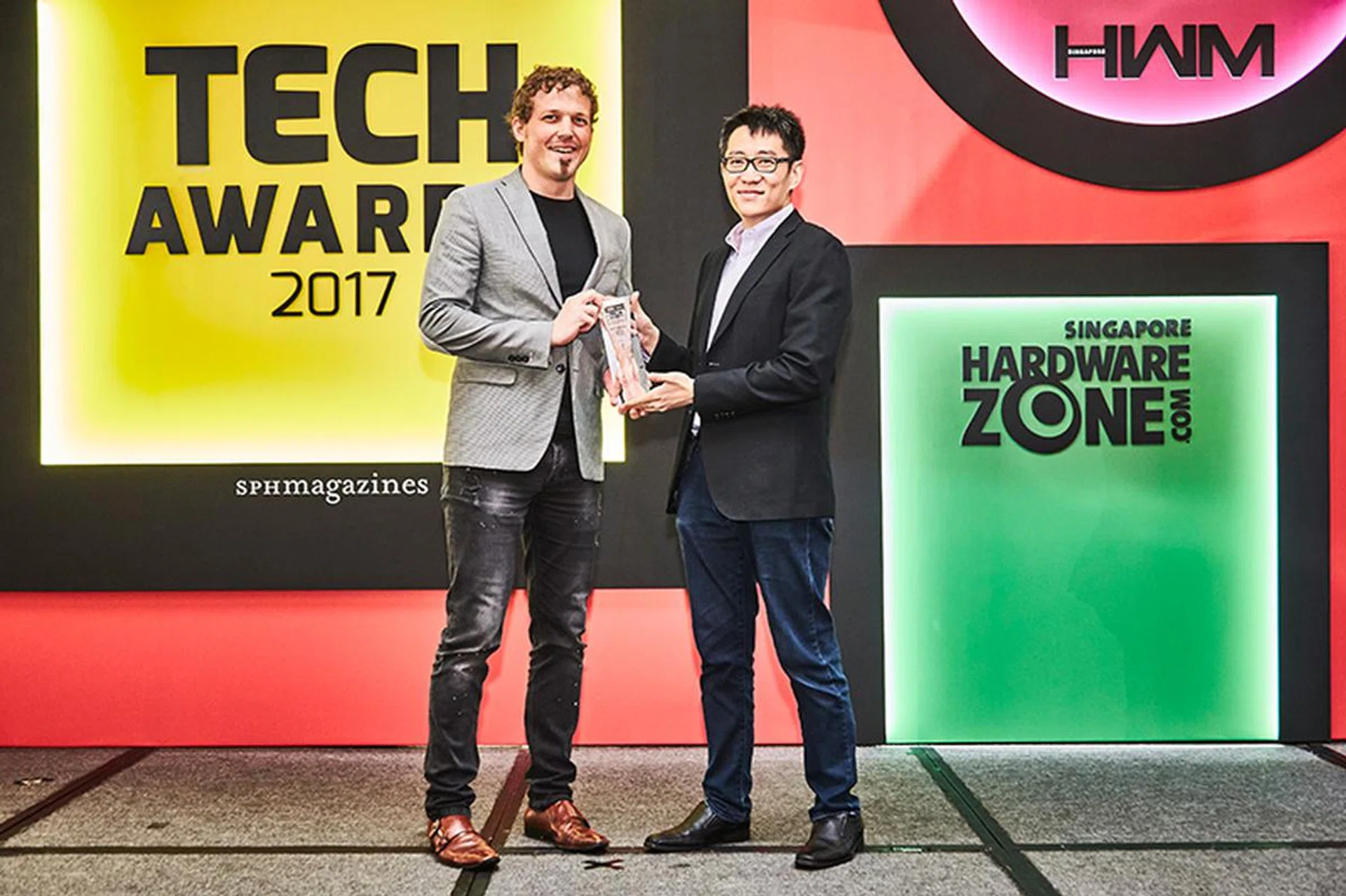 The Readers' Choice for Best Wireless Speakers Brand goes to Sonos. Accepting the award is Mr. Christine Honegger, CEO of Tat Chuan Acoustic.