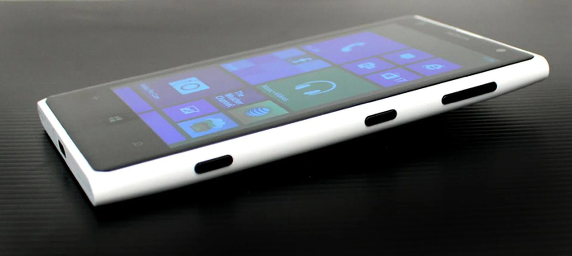 As usual, the power button, volume rocker and camera shutter button are all located on the right edge.