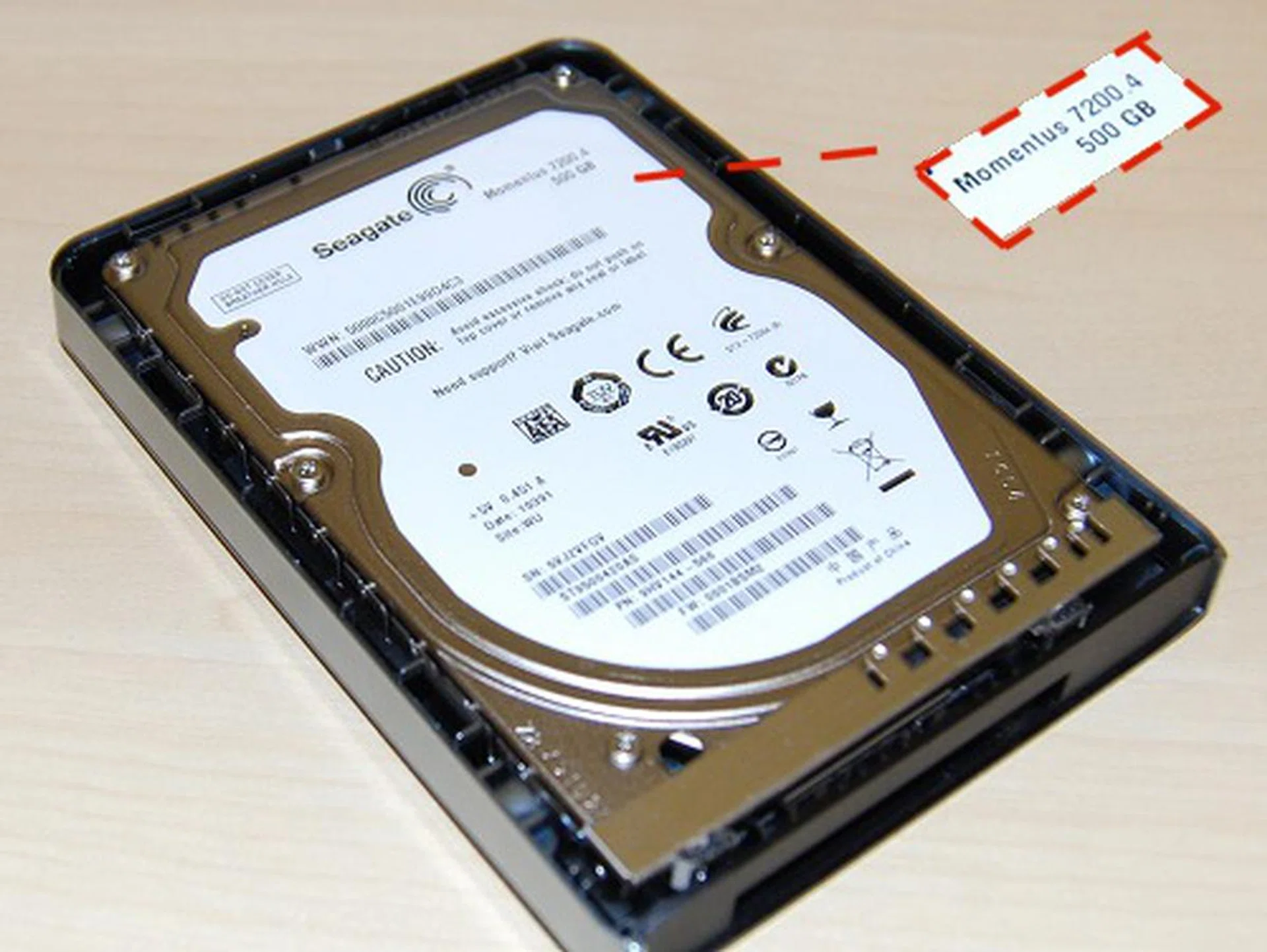 … because the drive within is a standard notebook hard drive that's just encased in a plastic shell. There are no other electronics within, so the drive's SATA 3Gbps interface is directly interfacing with the real world with the various GoFlex cables acting as your interface converters. Note that the drive model used in this FreeAgent GoFlex Pro is a Seagate Momentus 7200.4, ST9500420AS 500GB 7200rpm drive.