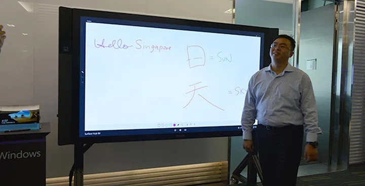 The infinite canvas allows virtually unlimited space to collaborate and brainstorm. Individual elements can also be dragged around and resized.