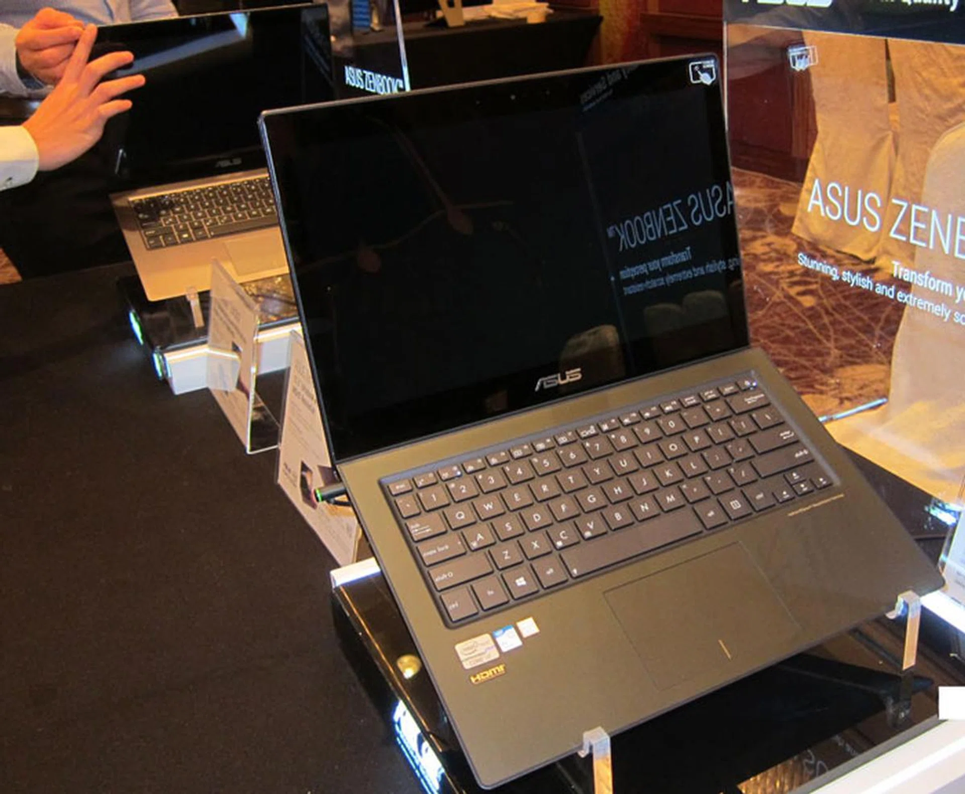 Both the ASUS Zenbook UX301 and UX302 share the same design, and have lids protected by Corning Gorilla Glass 3. However, they have key differences in terms of components used. 