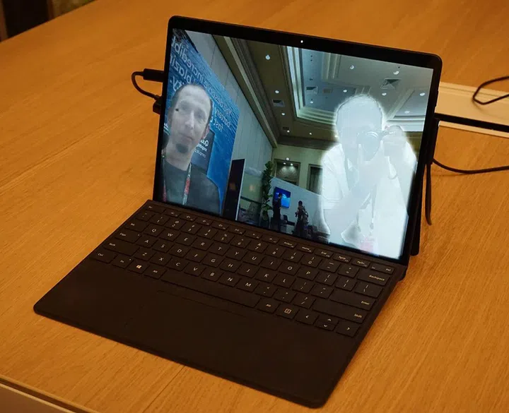 Seen here is a Microsoft project utilising Qualcomm's AI engine that would rollout publicly sometime in 2020. What this demo shows is the AI engine assessing the foreground and background elements so that you could choose to hide the background on the fly. This is already possible using the CPU or GPU in many desktop class systems, but at this level of hardware, the CPU/GPU route cannot give you a smooth video call framerate. Using Qualcomm's AI engine, it's possible to do it smoothly and consume far less power too.