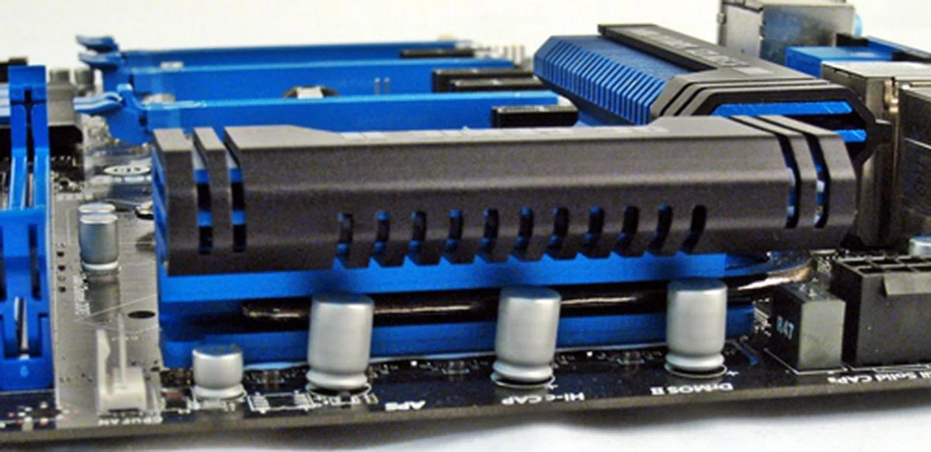 The back of the heatsink reveals the 'umbilical cord' that connects that pair of heatsinks cooling the board's VRM solution.