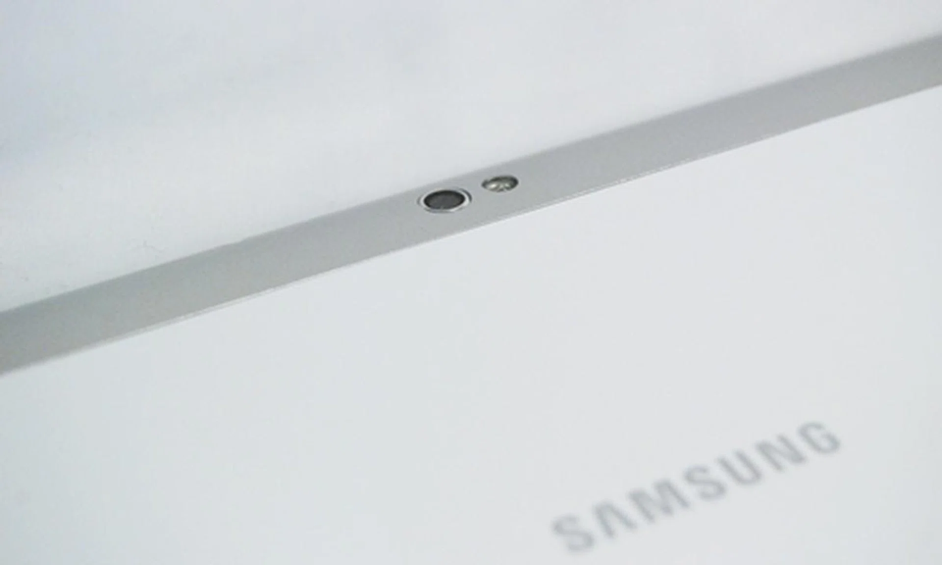 We find it strange that Samsung equips the Galaxy Tab 10.1 with a mediocre three-megapixel auto focus camera on its rear. Most tablets these days offer five-megapixel camera modules. On a positive note, the Galaxy Tab 10.1 has a LED flash, which can be handy when taking photographs in low lighting conditions.