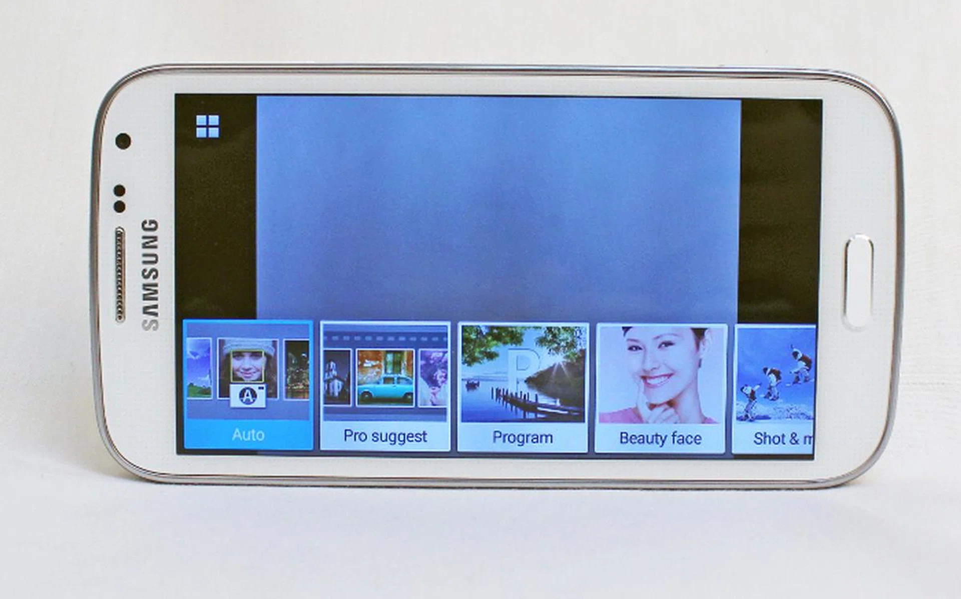 The Galaxy K Zoom comes with quite a few modes, including a manual mode
