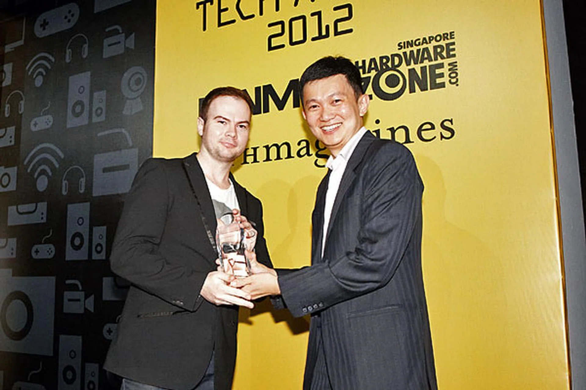 Courts has been voted by our readers as the best consumer electronics megastore in Singapore. Here's Mr. Robert Craig Stieller, Senior Manager for Courts Singapore receiving the award.