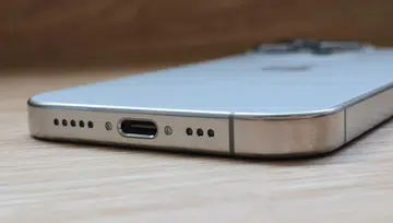 iPhone 16 Pro's USB-C port. Photo: HWZ.