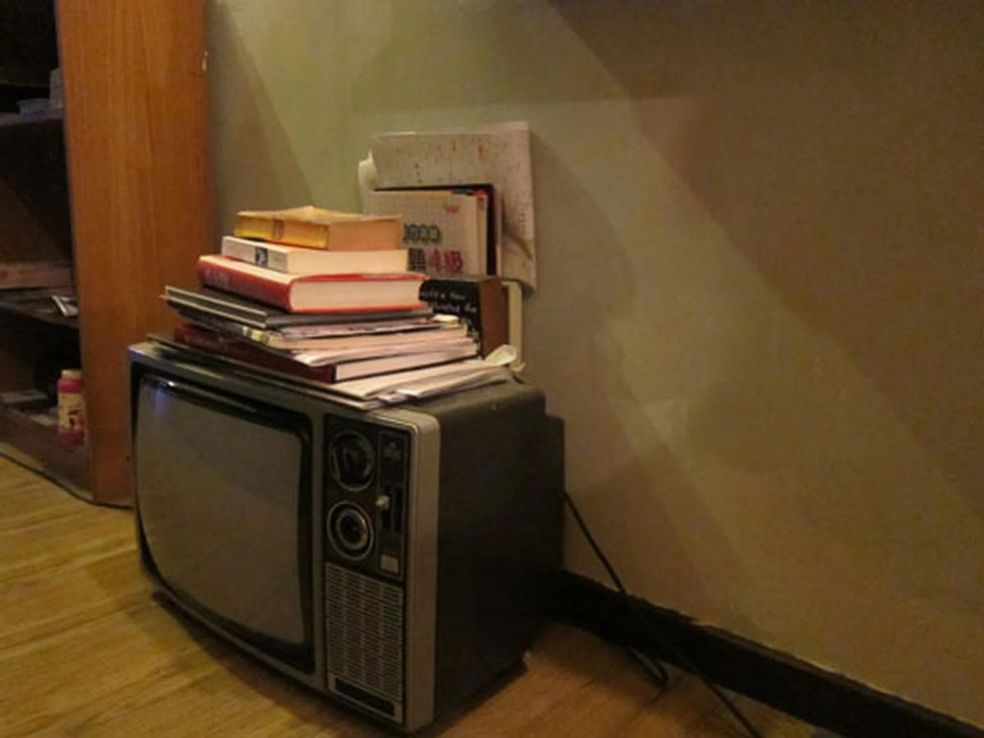 Shot at f/2, 28mm, 1/15 sec, ISO1600. Click for the full resolution image (warning: large).