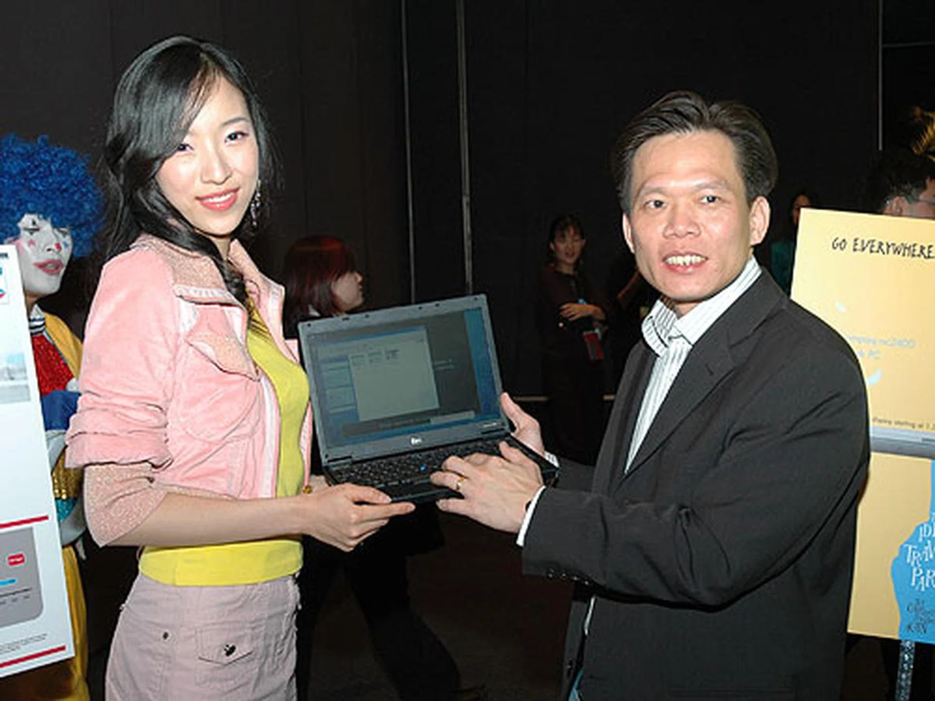 Dennis Mark, Vice President of Marketing for HP Personal Systems Group (APAC and Japan) shows off the new HP Compaq nc2400.