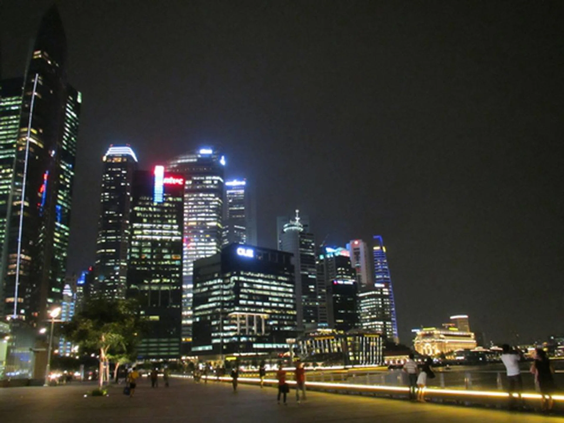 f3.5 at 5.5mm (35mm equivalent), 1/8 sec shutter speed, ISO 1600.
