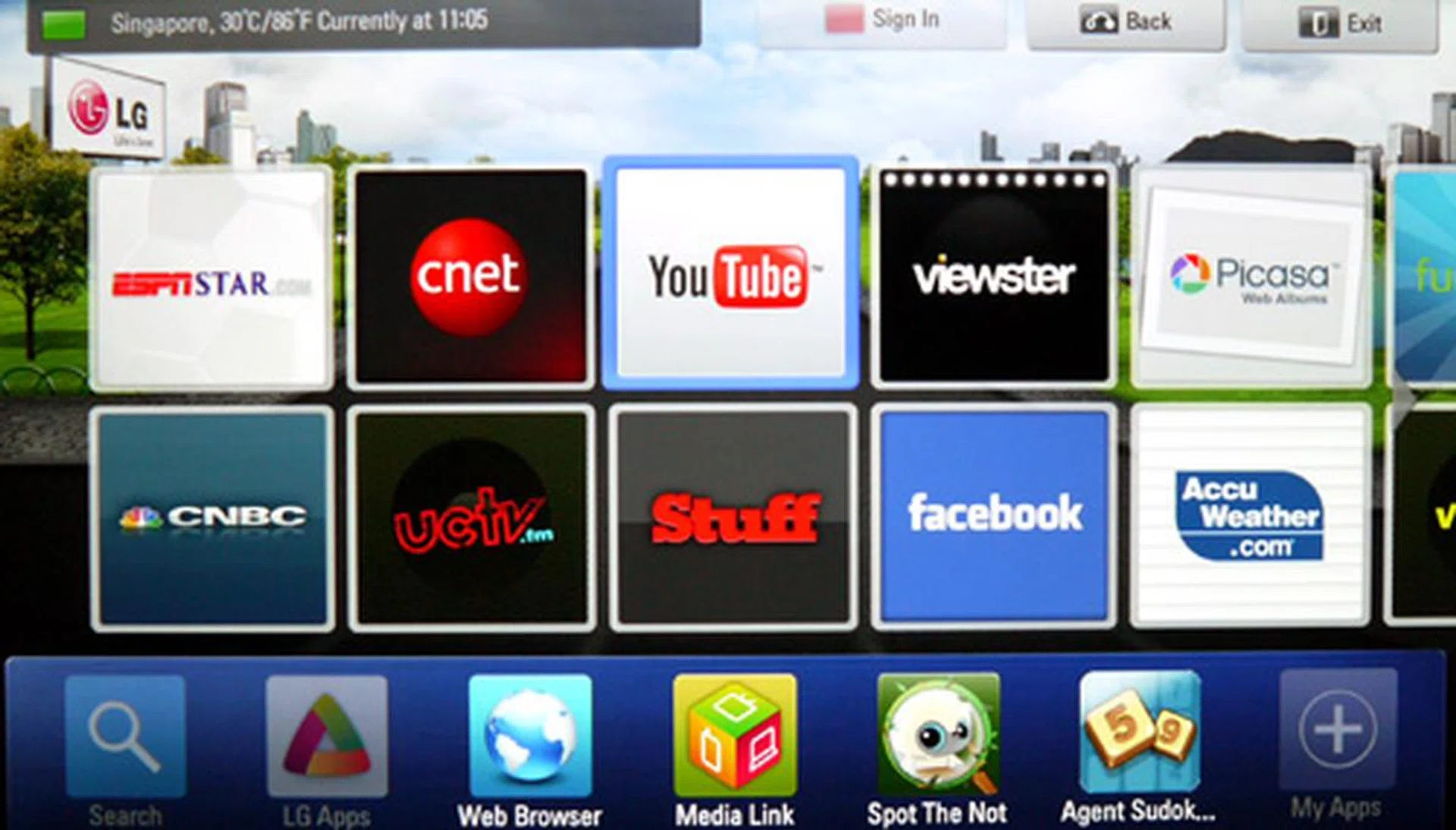 LG has a bevy of pre-installed apps available such as Facebook, YouTube and Picasa on its "Premium" page. There are also games catered for the young at heart such as Spot The Not. Unfortunately, we are unable to access LG Apps at this point in time to check out the rest of LG's software offerings.