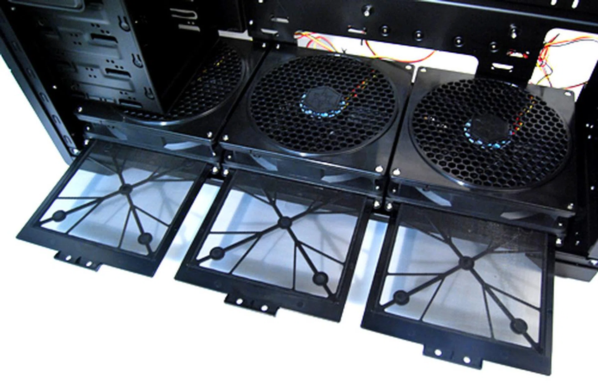 A closer look at the three 180mm intake fans. Each has its own filter for easy cleaning.