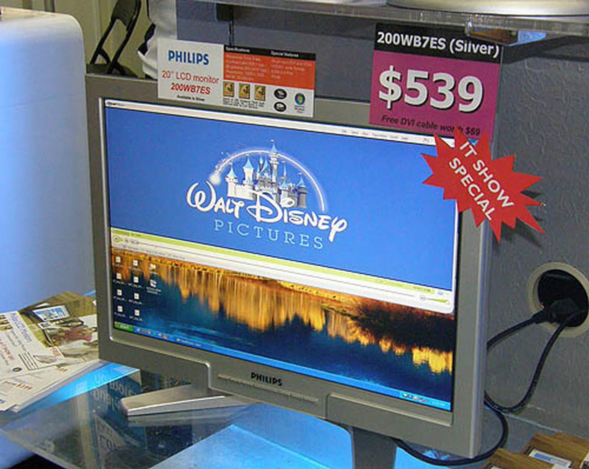  19-incher not big enough for you? Then maybe the 20-inch wide screen 200WB7ES is your choice. This business capable monitor has a pivot function, 1680x1050 resolution and comes with a free Philips CD130 Dect phone. The price: S$539.  