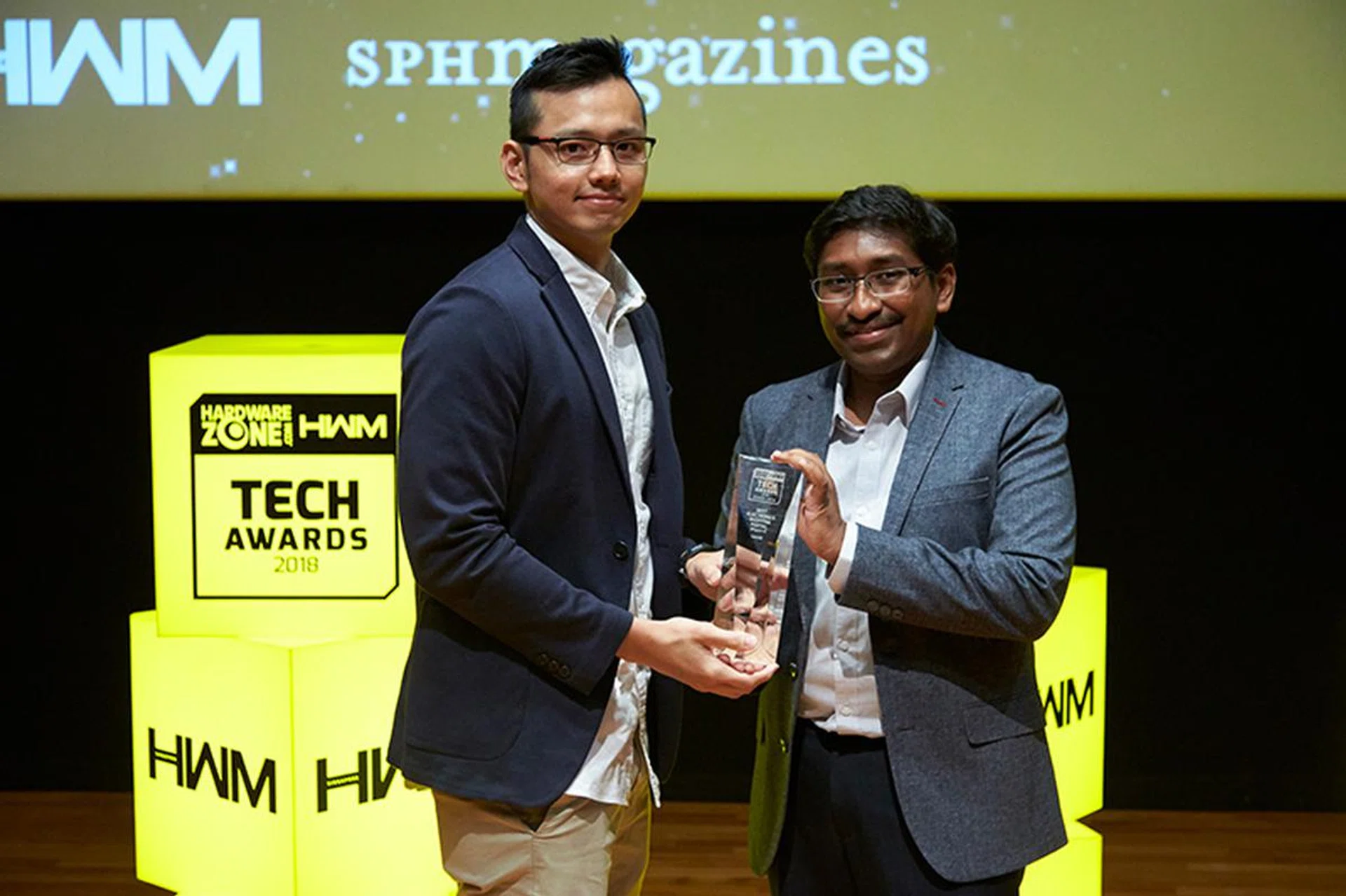 Lazada is this year's Readers' Choice winner for Best Electronics Shopping Portal (Singapore). Accepting the award here is Mr. Jason Huan, Chief Marketing Officer, Lazada Singapore.