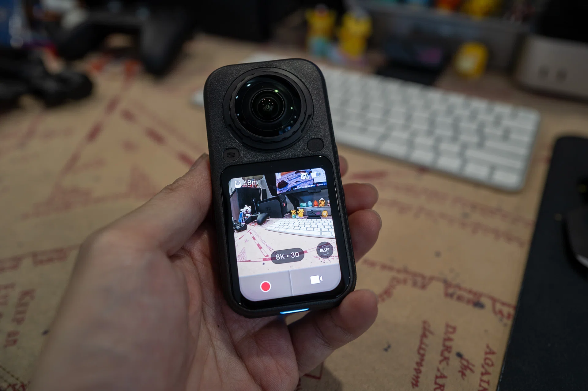 Insta360 X6 OLED display
