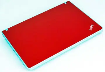 The new Lenovo ThinkPad Edge 13 looking all curvy and hot with its not very sharp edges.