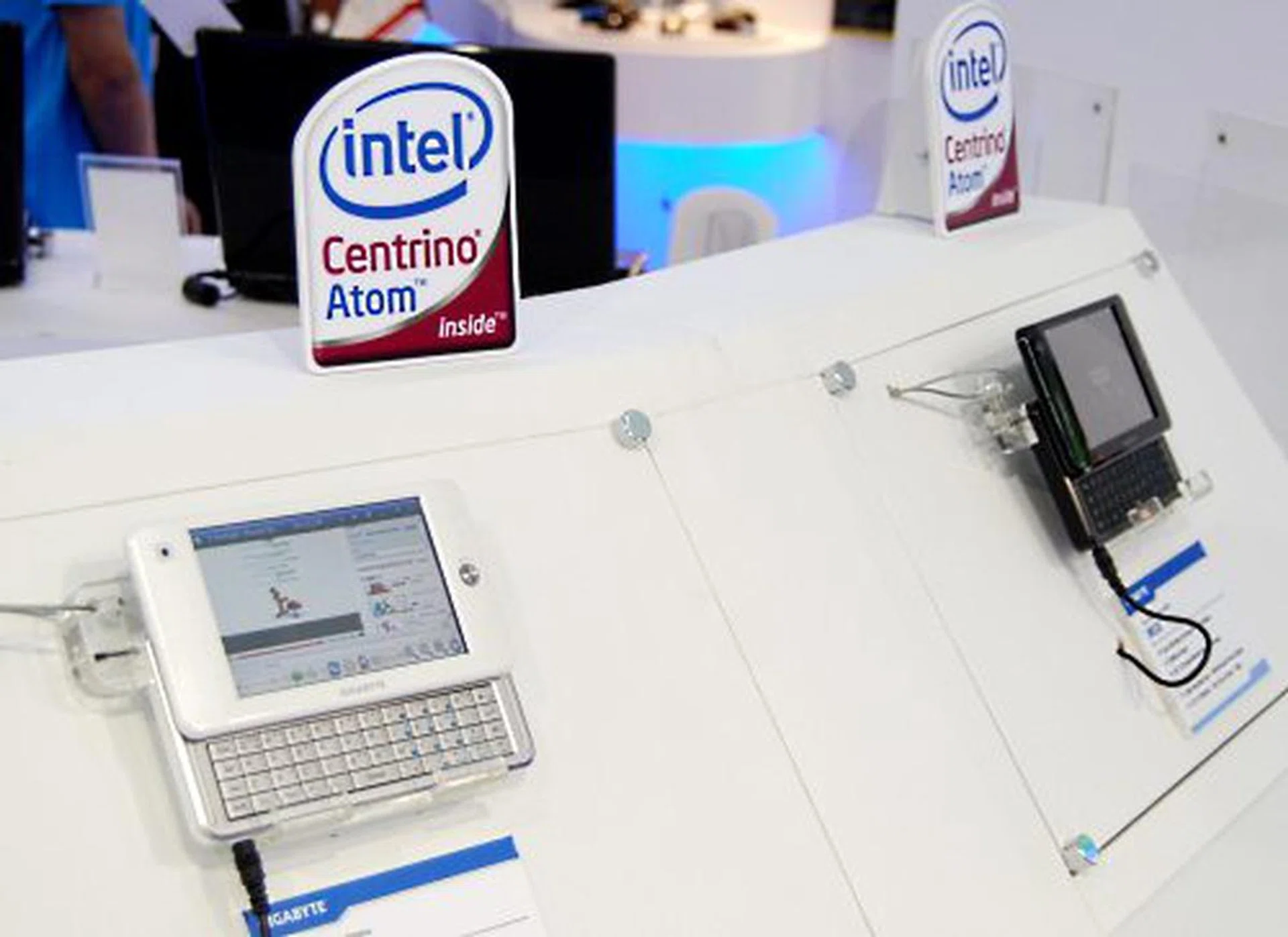  Intel's Atom has sparked a whole lot of excitement in the handheld and subnotebook/netbook segments and Gigabyte too has a model to show at Computex.  