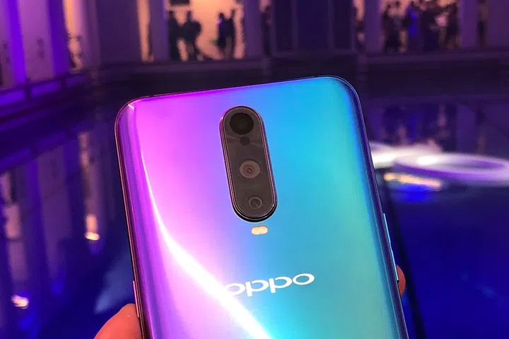The third sensor on the R17 Pro's rear camera is a TOF 3D sensor.