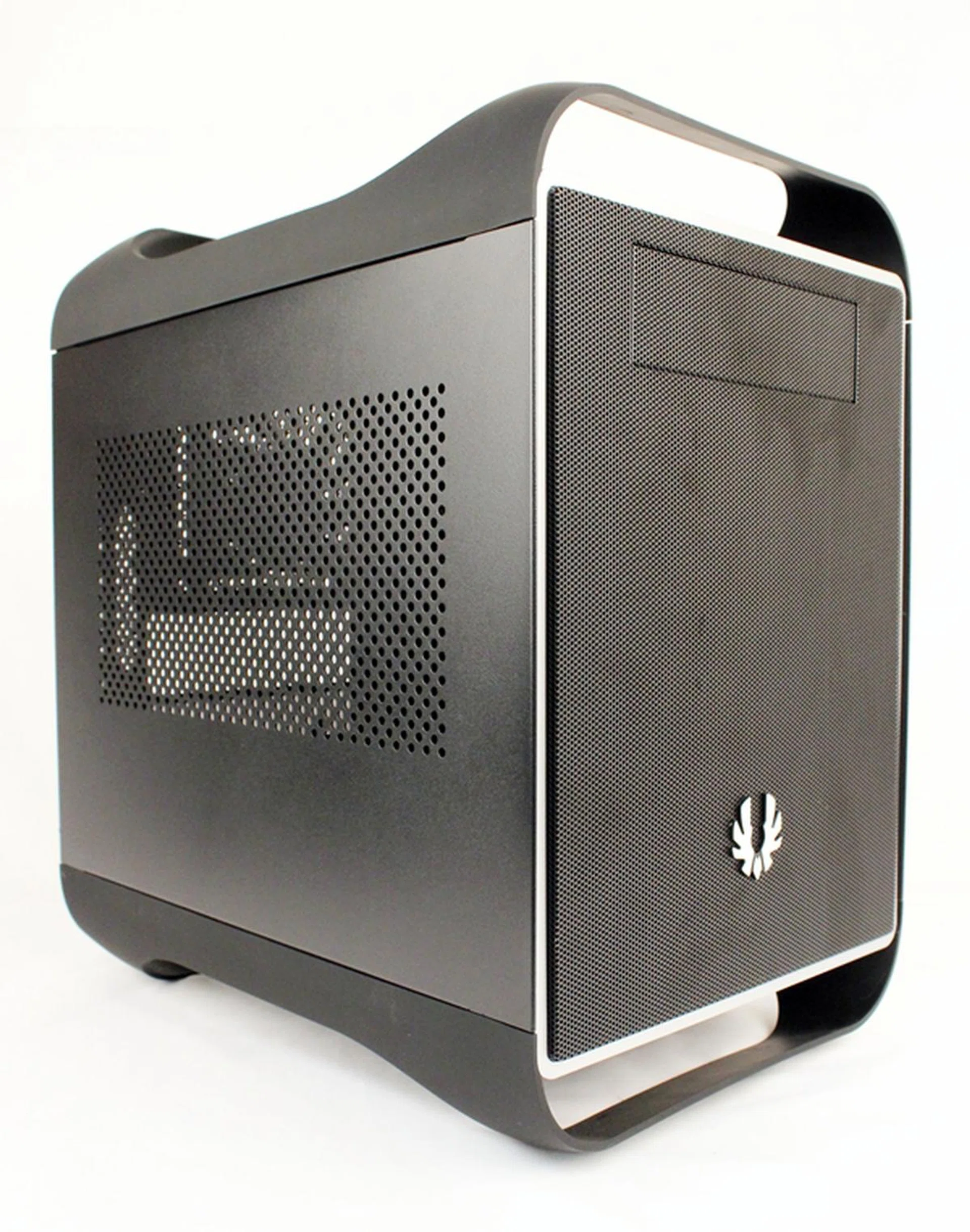 Its opposite side panel has ventilation holes; however, there are no options to mount side cooling fans, though that shouldn't be much of a concern.