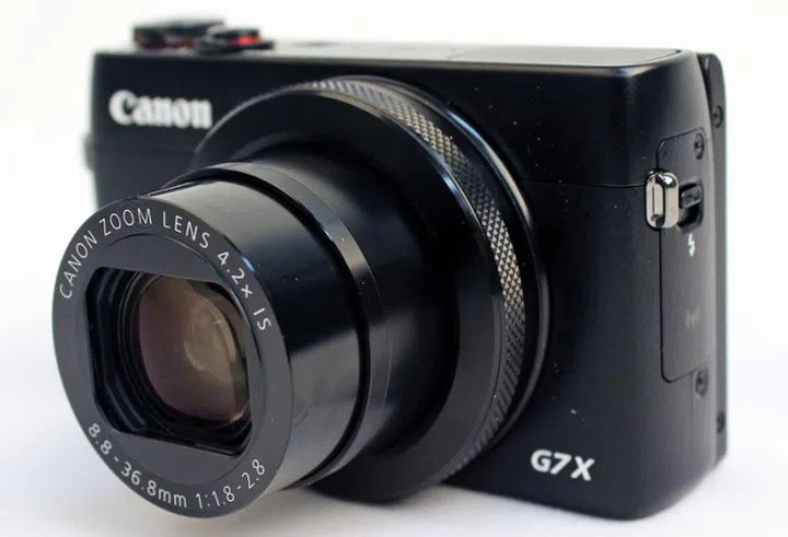 The Canon PowerShot G7 X has a user-friendly interface so it is suitable for those who don't really want to fiddle with too many settings.