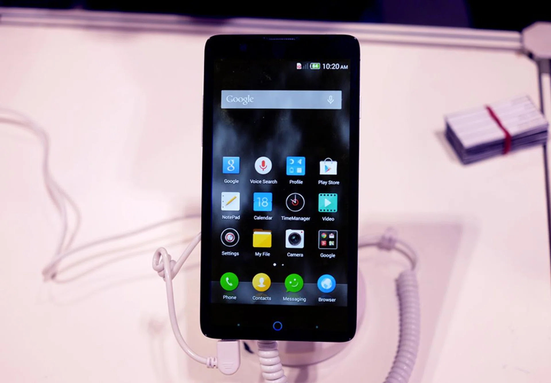 The ZTE Blade V5 Lux is a 5-inch dual-SIM smartphone with a 1280x720 resolution IPS display. It is powered by Qualcomm's 64-bit Snapdragon 410  quad-core processor with 1GB RAM. Camera-wise, it sports a Sony 13MP BSI rear camera with LED flash and f/2.2 aperture. Pick one up at CEE for just S$108 (usual price: S$188).