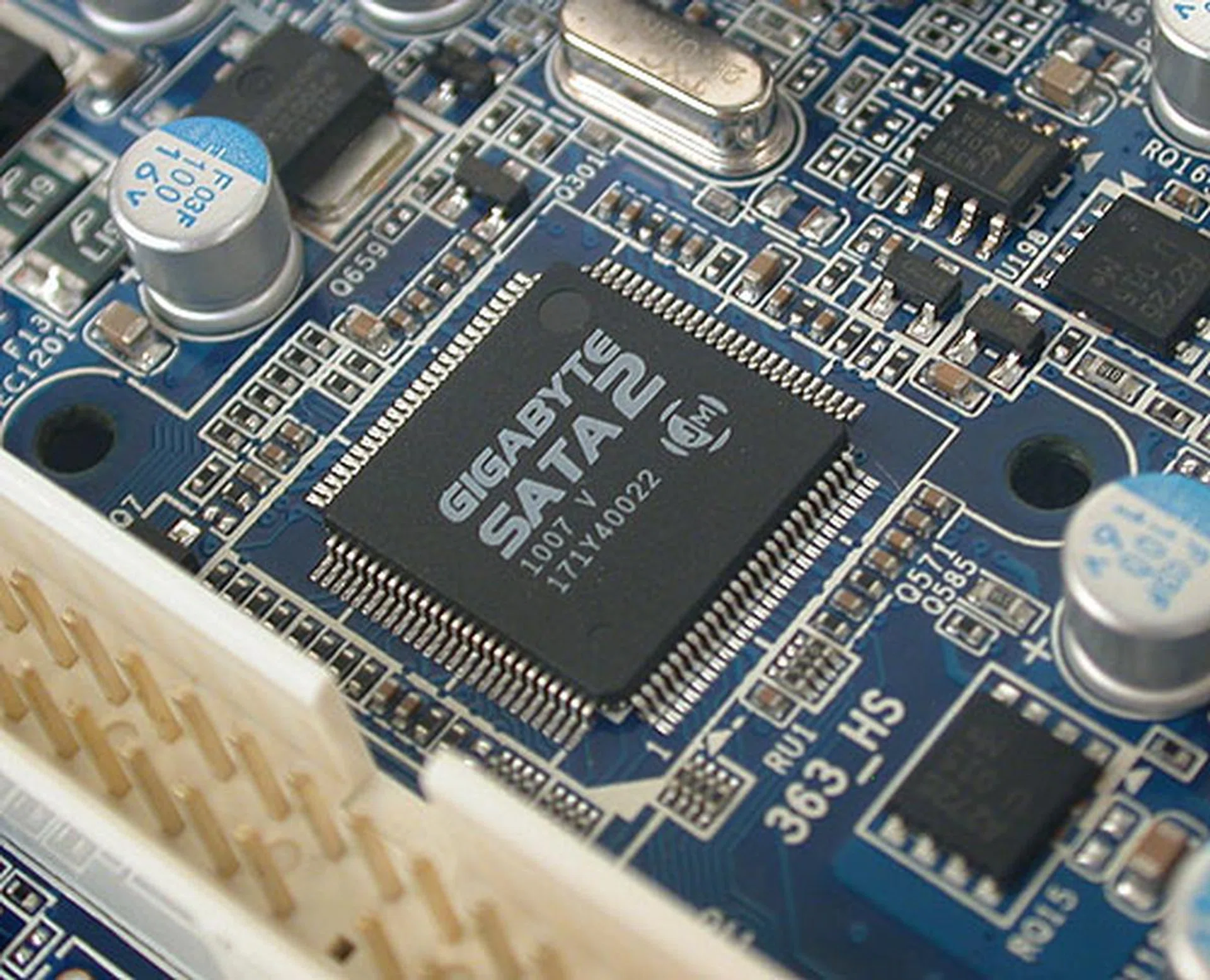 The Gigabyte branded 'SATA2' chip that adds two more SATA ports and the support for IDE devices. 