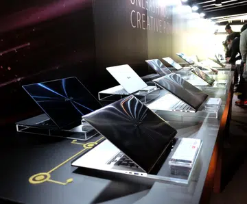 Before unveiling the new 2018 ZenBook notebooks, I was given a tour of earlier ZenBook models.