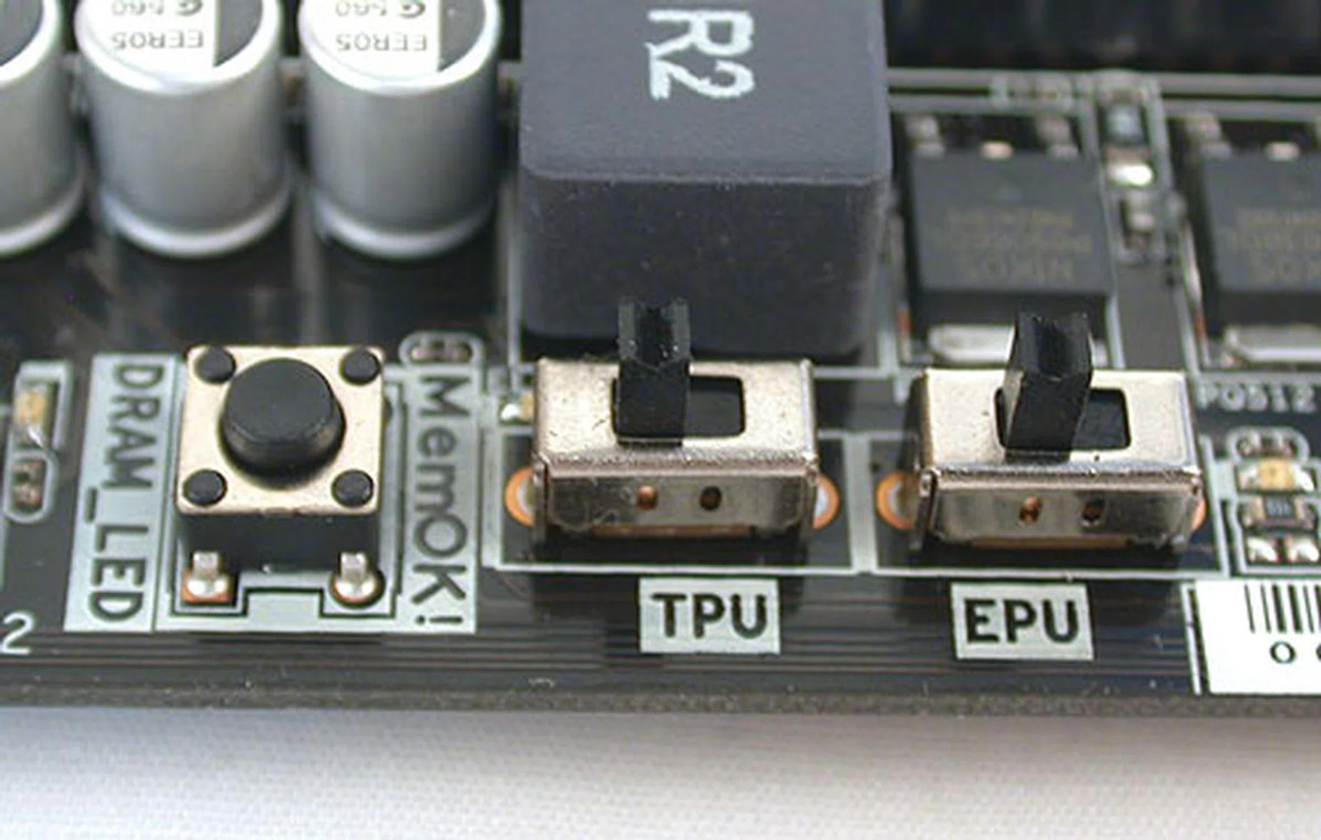 ASUS' proprietary features, MemOK!, TPU and EPU can all be triggered via these handy switches and button. 