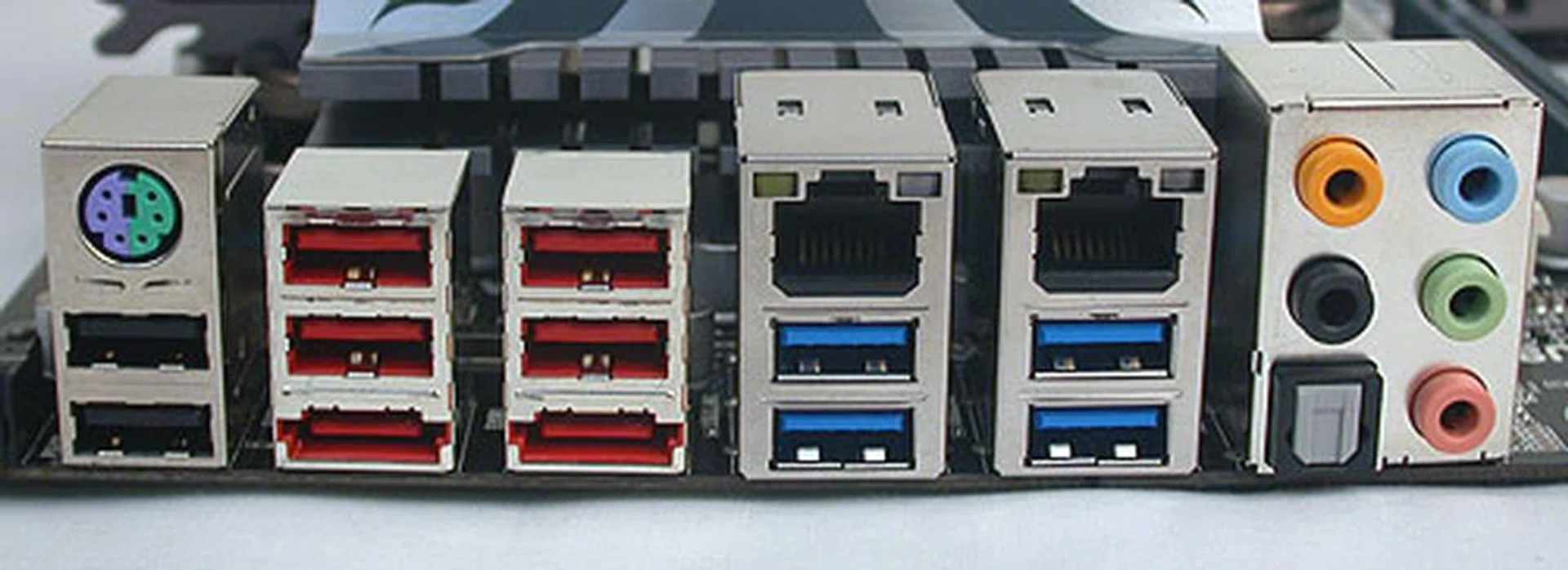 Four USB 3.0 ports here at the rear, with dual Ethernet LAN and two eSATA 6Gbps ports. It's certainly plenty of ports, though there's only optical S/PDIF. Oh and there's also a Clear CMOS button to the left of the PS/2 keyboard and mouse combo port.