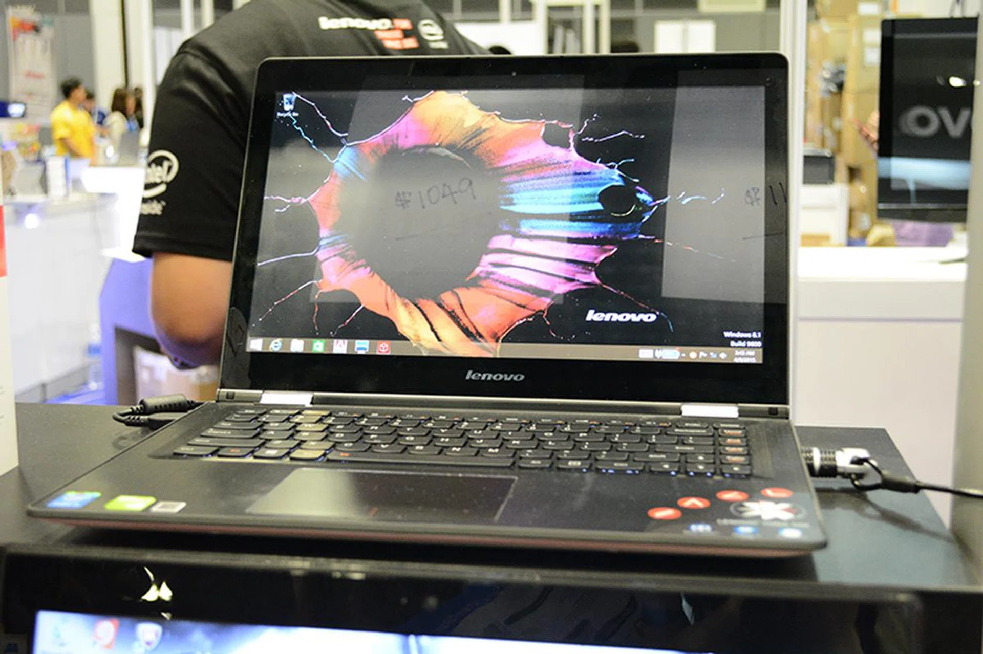 The Lenovo Yoga 500 is a 14-inch notebook-cum-tablet. It features an Intel Core i5-5200U processor, 8GB of DDR3 RAM, and a 1TB HDD. It also has a NVIDIA GeForce GT940M discrete graphics card for graphics processing. The multi-touch display has a resolution of 1920 x 1080, and the notebook is also equipped with an LED backlit, chiclet keyboard. It is bundled with a three-year McAfee anti-virus subscription and a Yoga carrying case. You can get it at $1,049 (U.P. $1,299).
