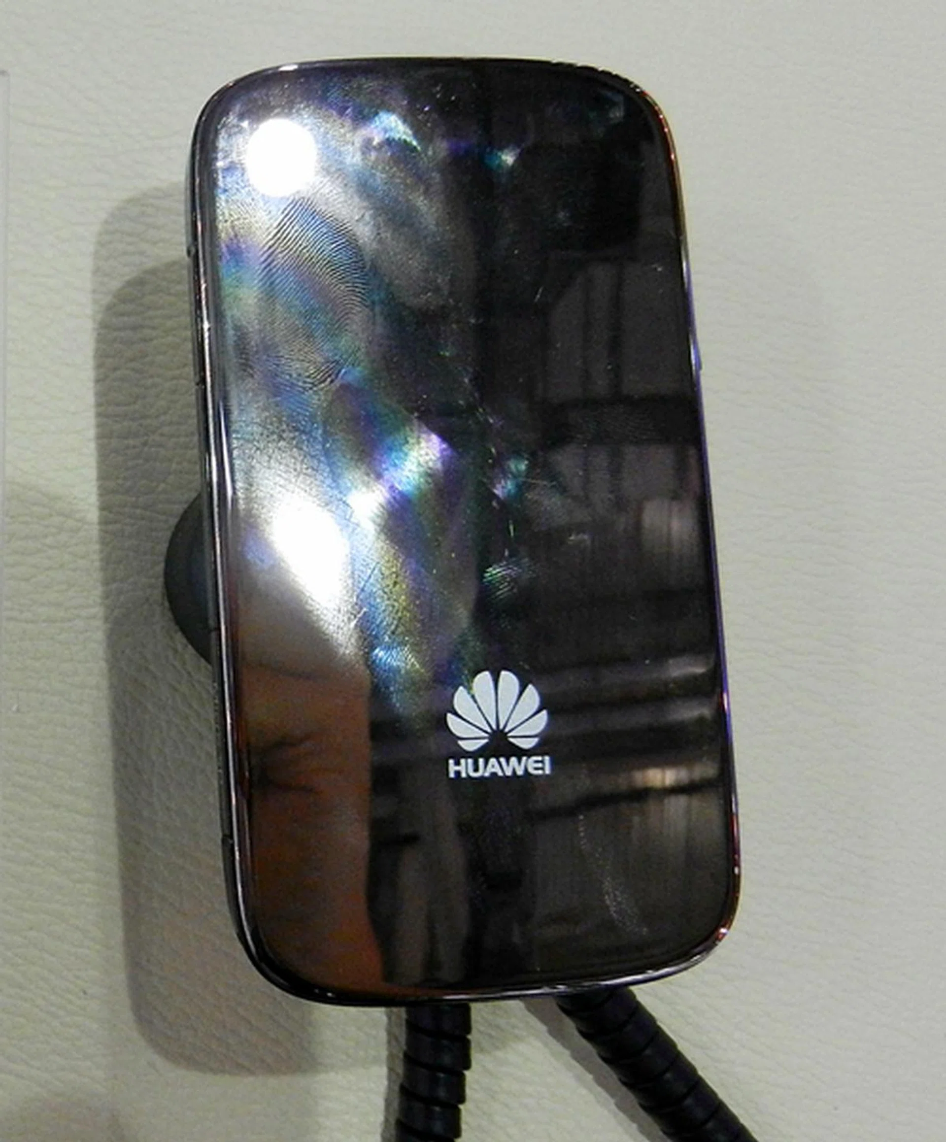 The Huawei Mobile Wi-Fi E589 supports the LTE, 3G and 2G networks.