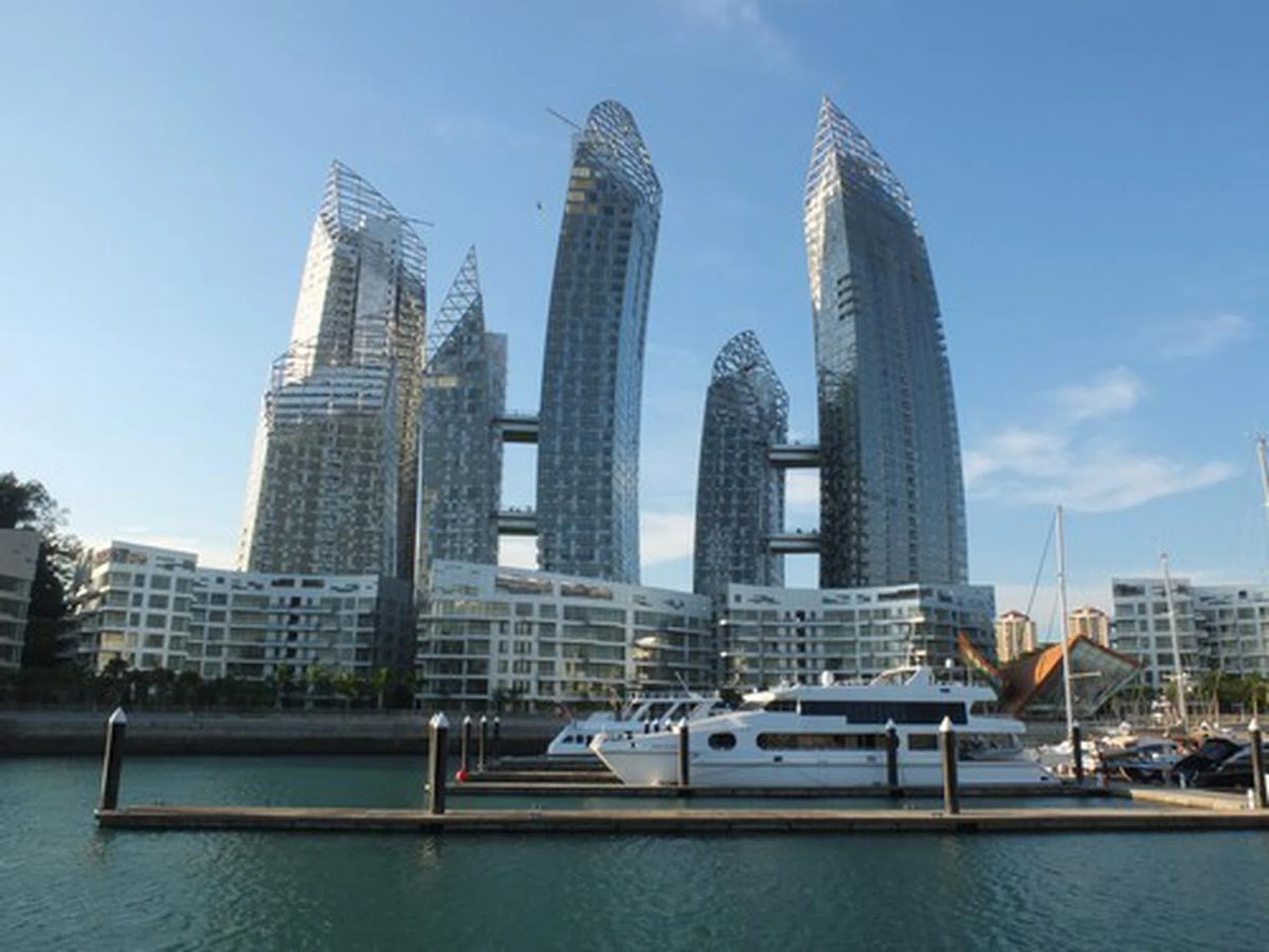 f/11 at 28mm (35mm equivalent), 1/150 sec, ISO200.