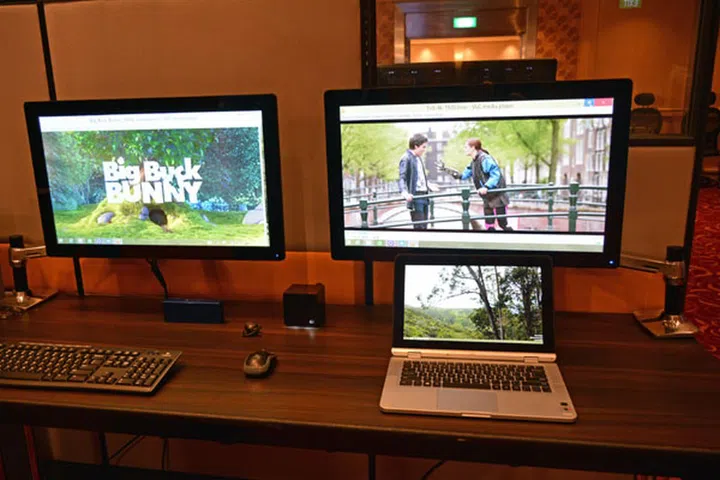 Intel Pro WiDi and Wireless Docking combine to produce a completely wire-free and multi-display experience.