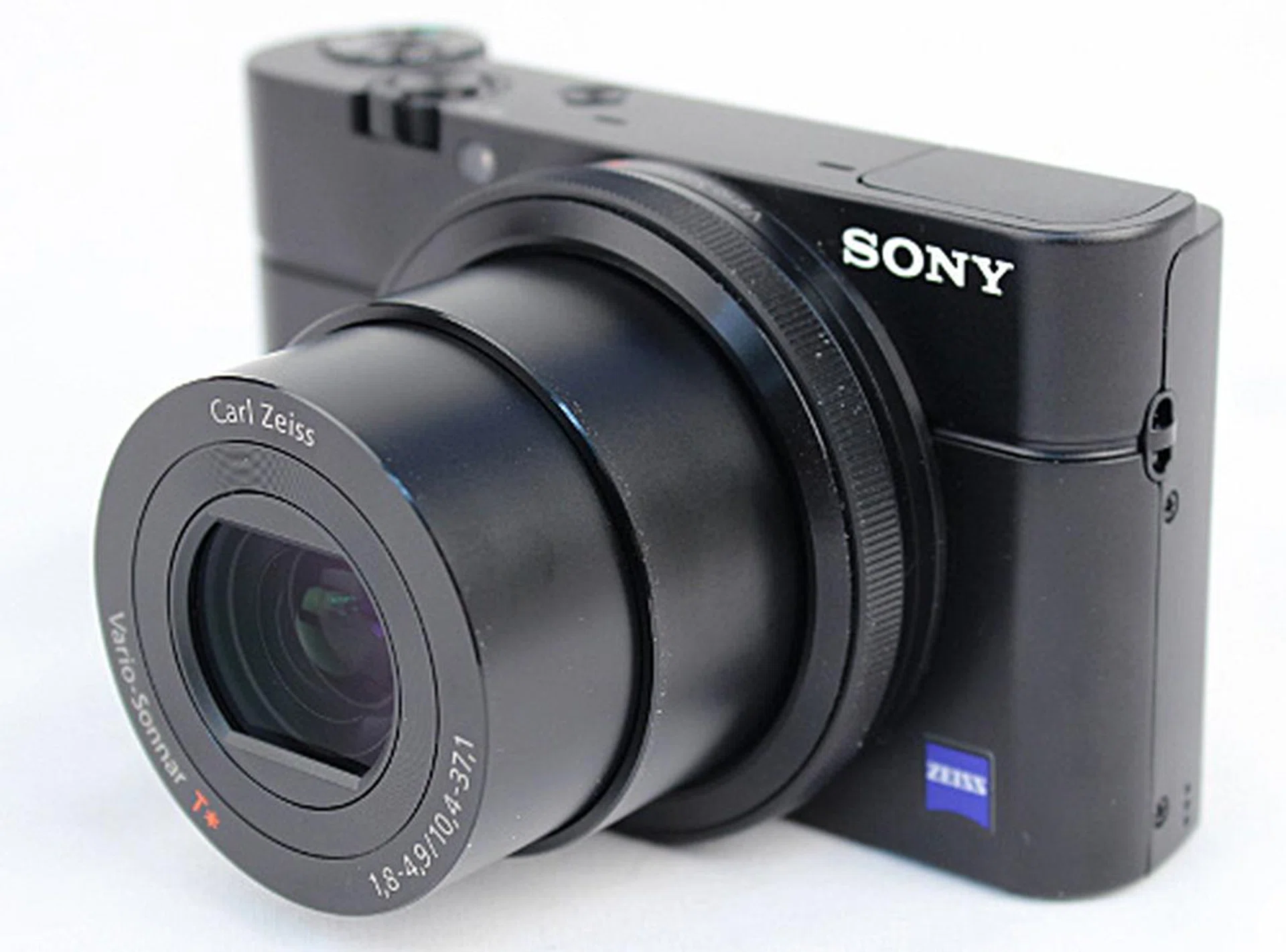 The RX100 is pretty standard in terms of body design and button layout.