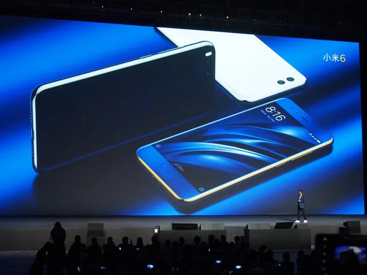 Standard colors for the Xiaomi Mi 6 are Black, White, and Blue.