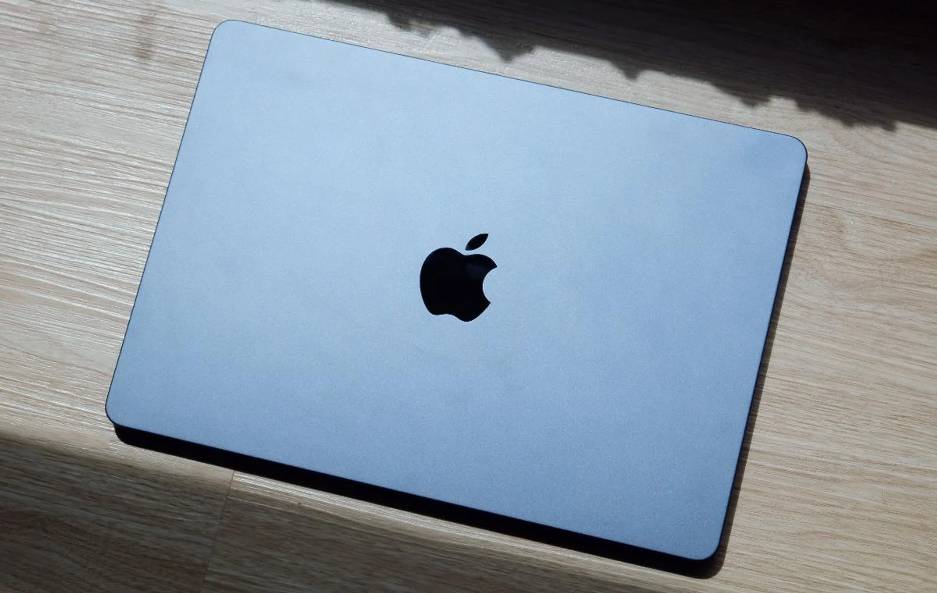 There's no more wedge shape. Instead, the new MacBook Air has flat sides like the new 14 and 16-inch MacBook Pro.